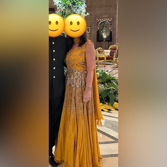 SHLOKA KHIALANI JARDIN SET - Picture 2 of 4